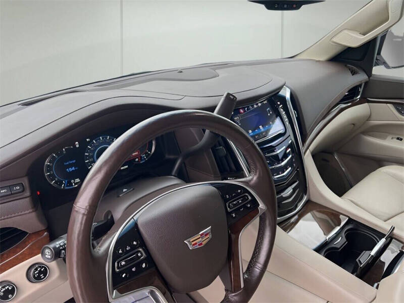 2016 Cadillac Escalade Luxury Collection