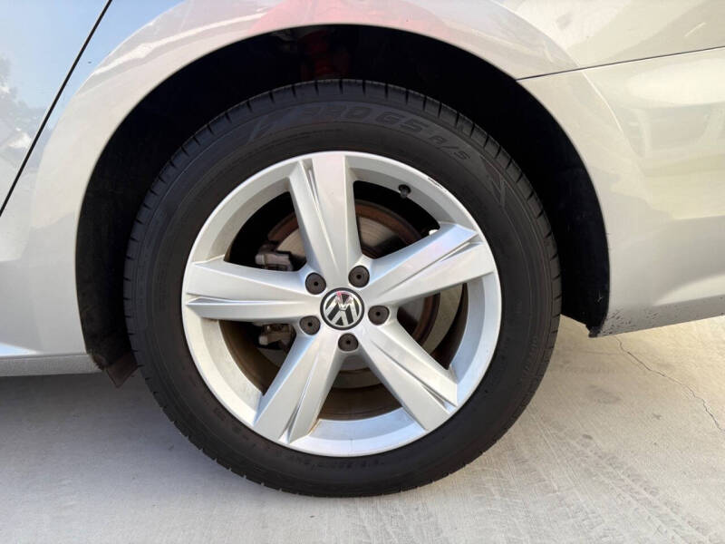 2012 Volkswagen Passat SE PZEV