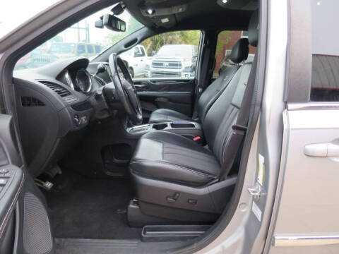 2016 Chrysler Town and Country S