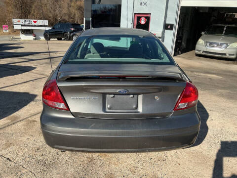 2005 Ford Taurus SE