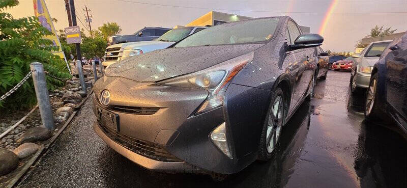 2016 Toyota Prius Three's photo