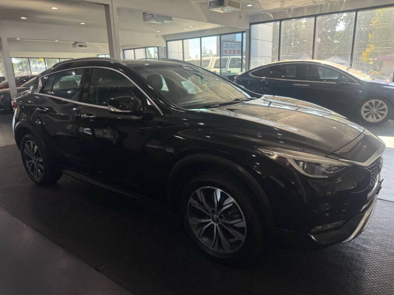 2017 Infiniti QX30 Premium