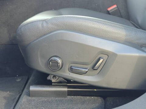 2025 Volvo XC60 B5 Plus Dark Theme