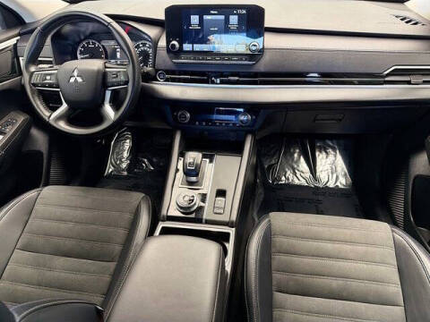 2024 Mitsubishi Outlander SE