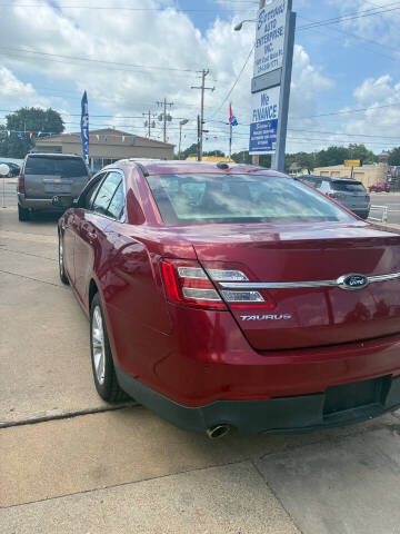 2015 Ford Taurus SEL