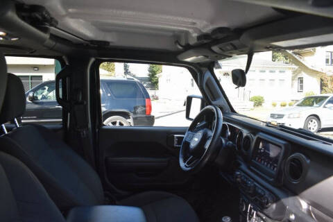 2022 Jeep Gladiator Sport