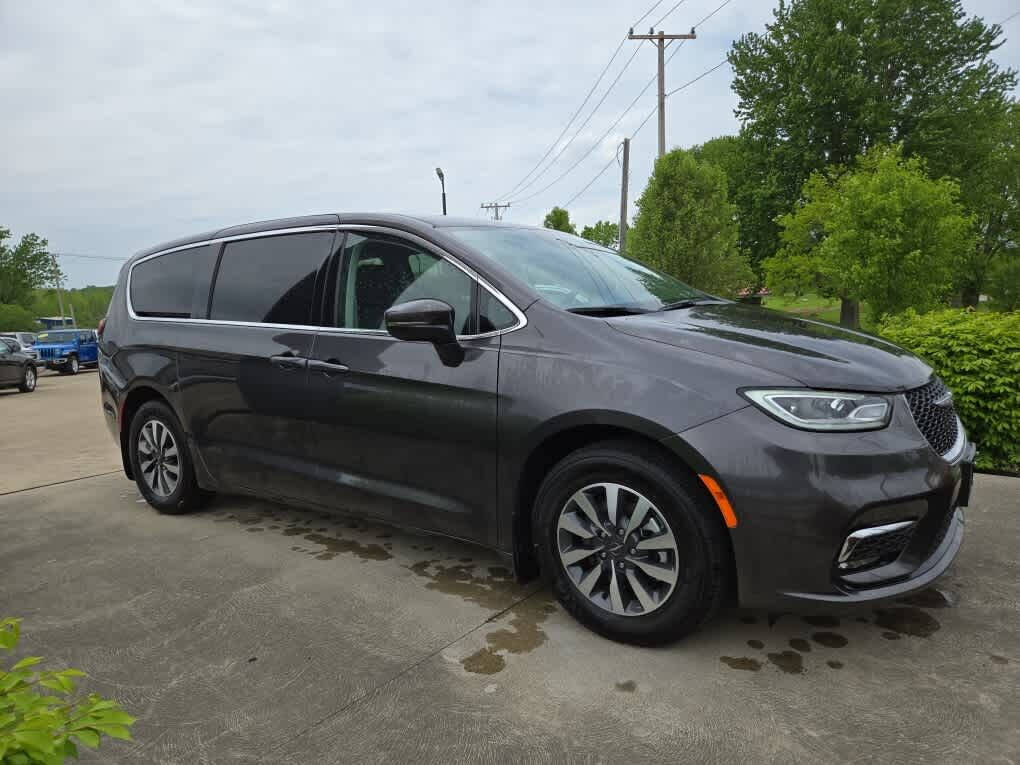 2023 Chrysler Pacifica Plug-In Hybrid for sale at Dave Warren Used Car Super Center in Westfield, NY