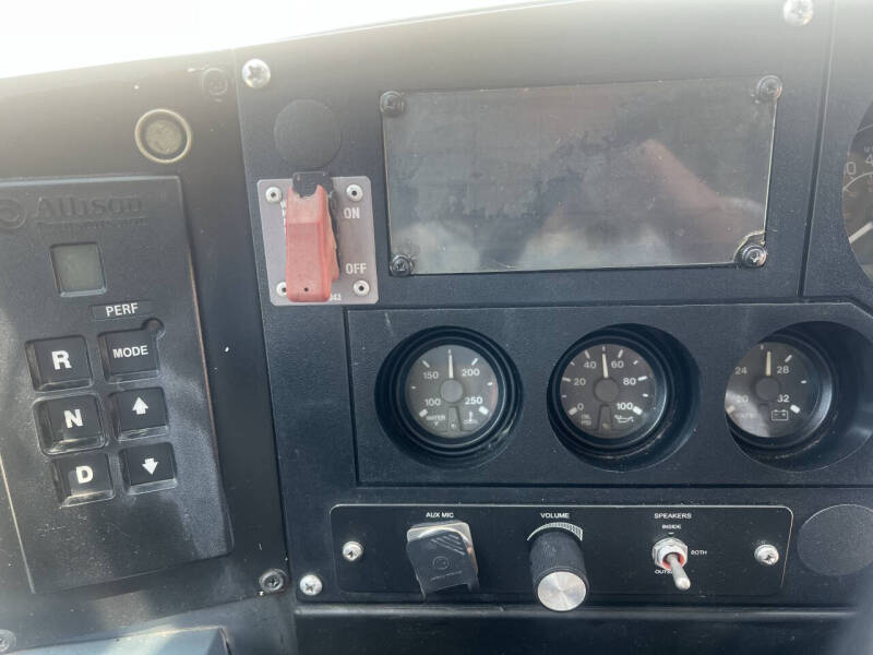 2004 Motor Coach Industries D4500