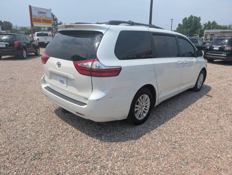 2017 Toyota Sienna XLE 7-Passenger Auto Access Seat