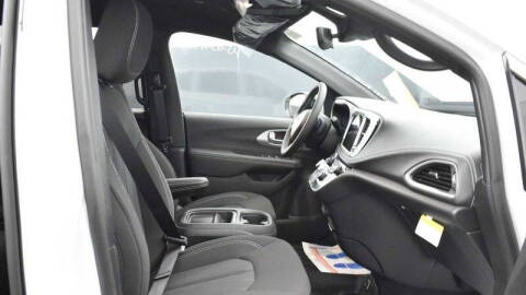 2024 Chrysler Pacifica Touring