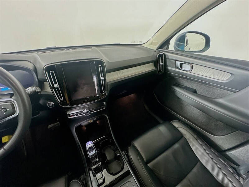 2023 Volvo XC40 B4 Plus Bright Theme