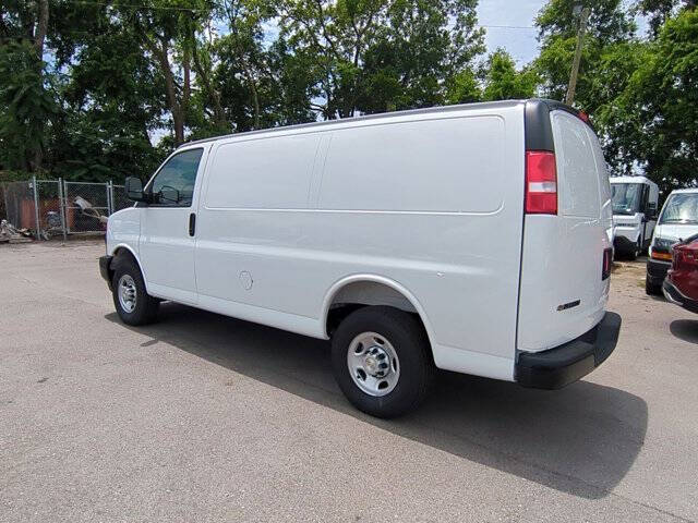 2025 Chevrolet Express 2500