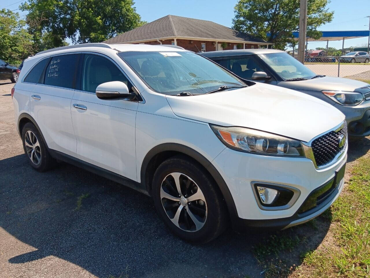 2016 Kia Sorento for sale at REDDEN AUTO SALES in Booneville, AR