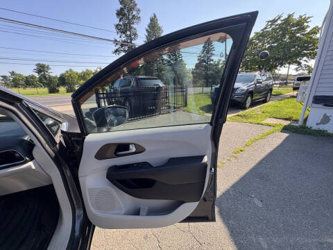 2017 Chrysler Pacifica Touring-L Plus