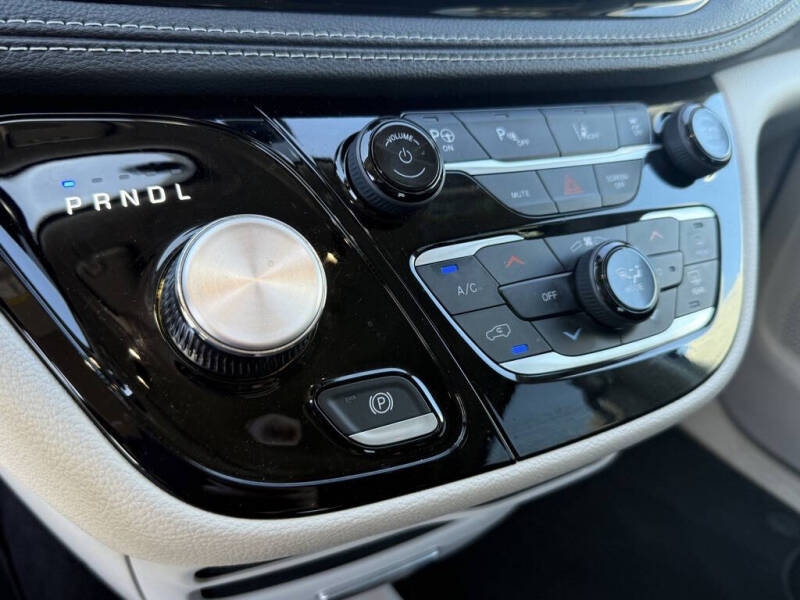 2023 Chrysler Pacifica Plug-In Hybrid Touring L