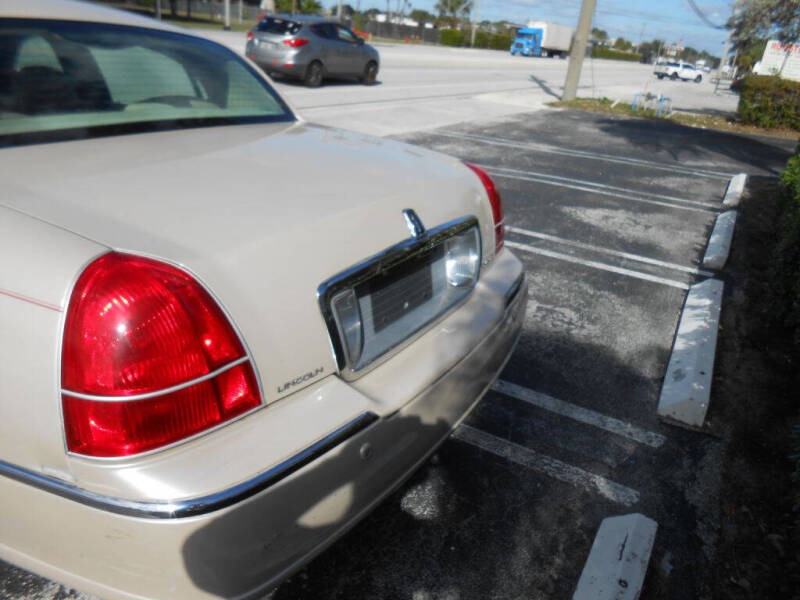 2003 Lincoln Town Car Cartier
