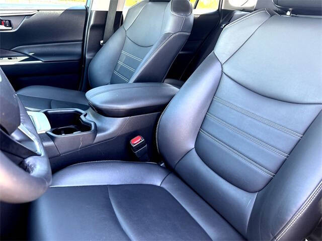 2022 Toyota RAV4 Hybrid XLE Premium