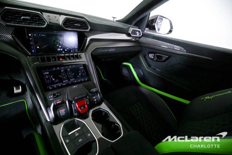 2023 Lamborghini Urus Performante