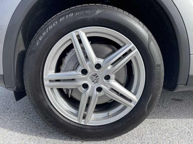 2017 Porsche Cayenne Platinum Edition