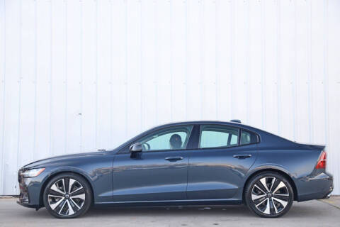 2022 Volvo S60 B5 Momentum