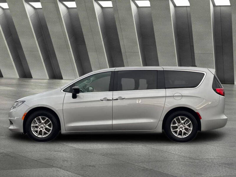 2024 Chrysler Voyager LX