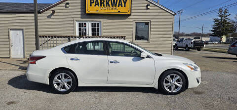 2015 Nissan Altima for sale at Parkway Motors in Springfield IL