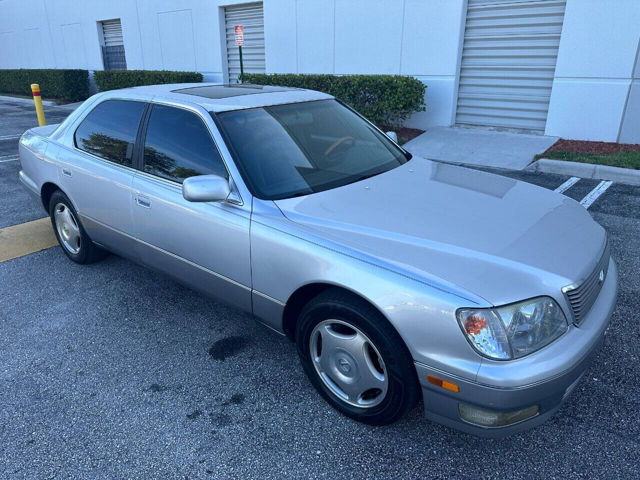 1998 Lexus LS 400  - $7,900