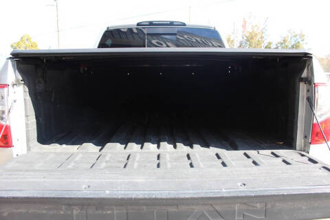 2017 Nissan Titan SV