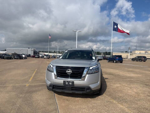 2022 Nissan Pathfinder SV