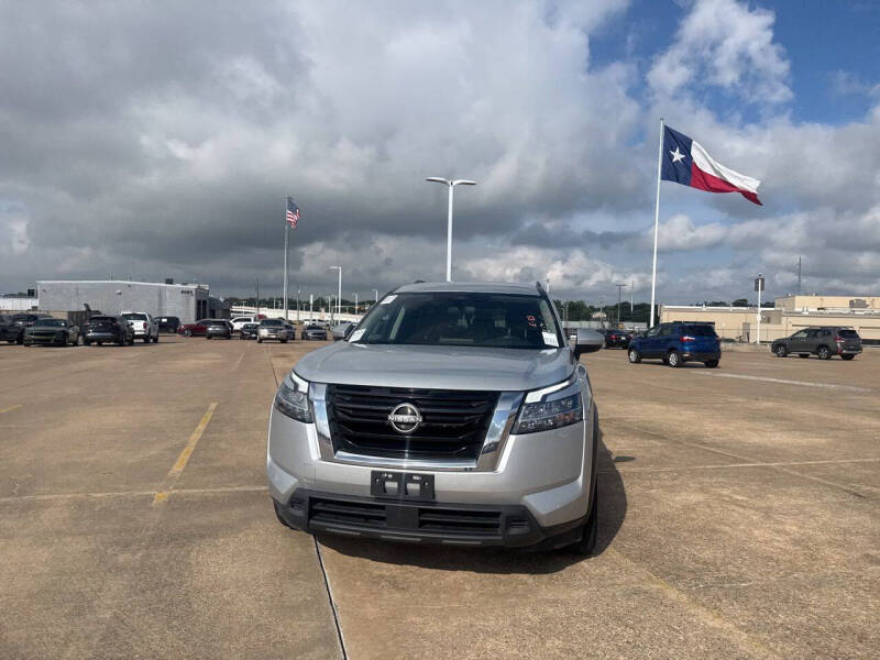 2022 Nissan Pathfinder SV