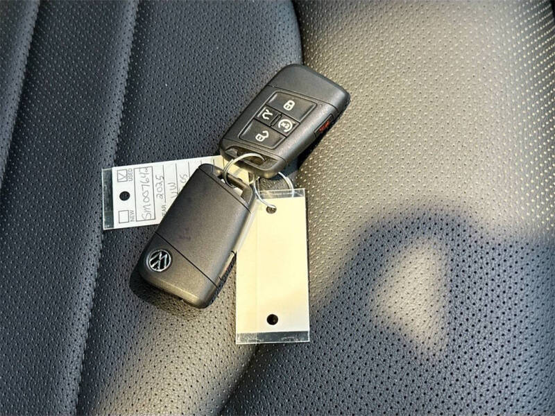 2025 Volkswagen Taos SEL 4Motion