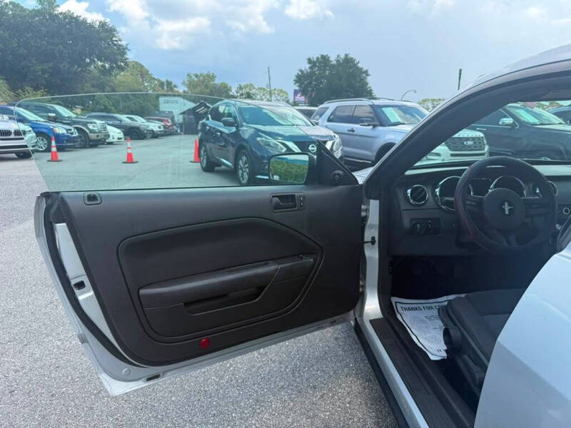 2006 Ford Mustang V6 Standard