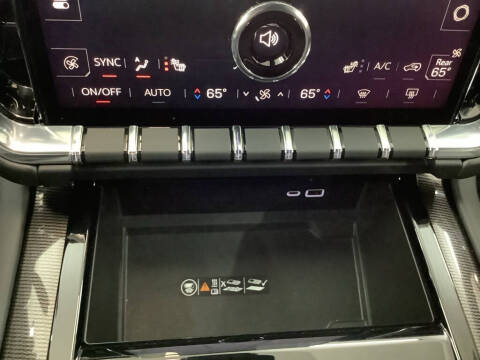 2025 GMC Yukon Elevation