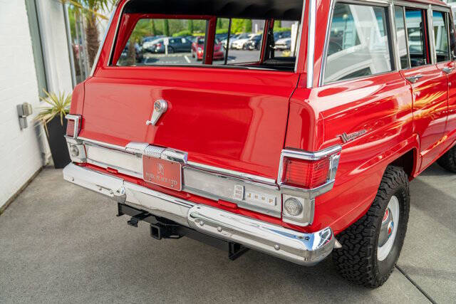 1968 Jeep Wagoneer 13