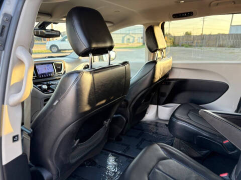 2017 Chrysler Pacifica Touring-L