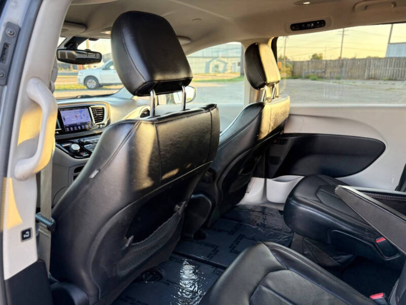 2017 Chrysler Pacifica Touring-L