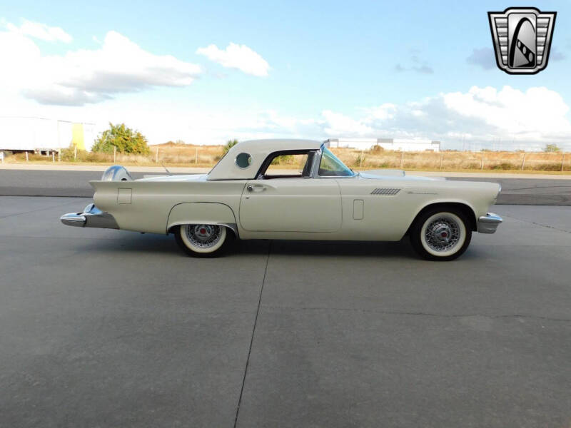 1957 Ford Thunderbird