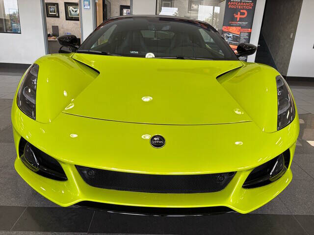 2025 Lotus Emira 18
