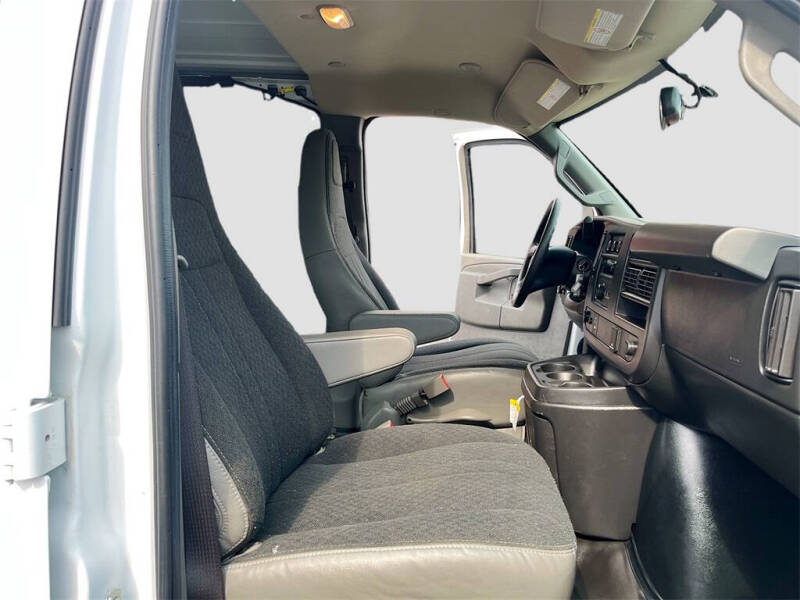 2023 Chevrolet Express 2500