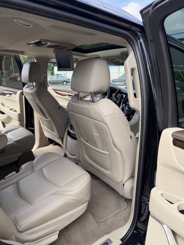 2017 Cadillac Escalade Luxury