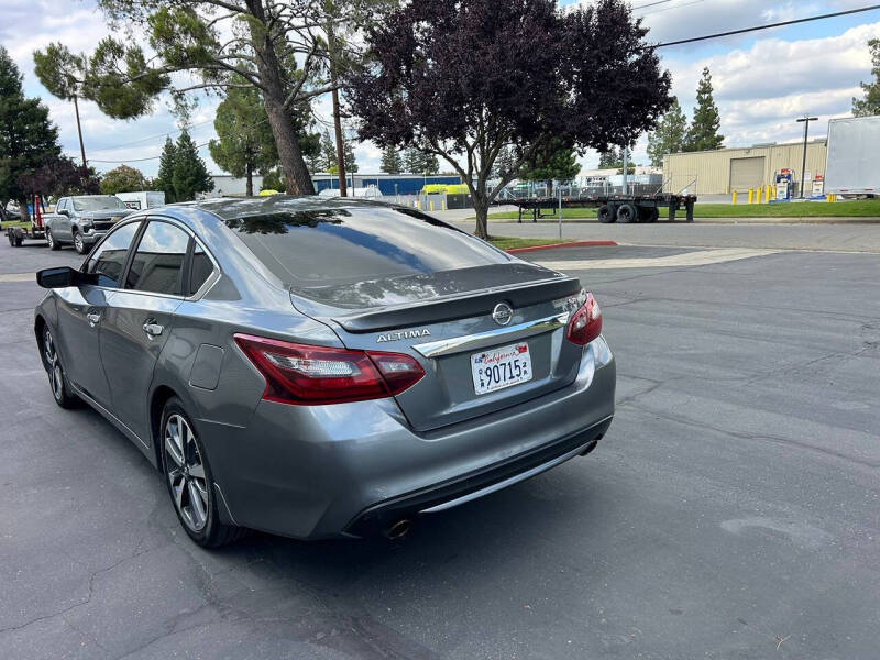 2017 Nissan Altima SR - Photo 4