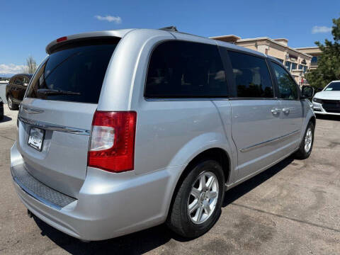 2012 Chrysler Town and Country Touring