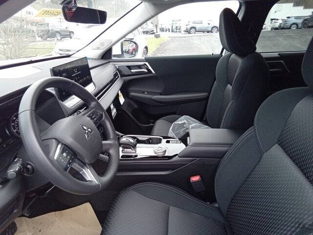 2026 Mitsubishi Outlander ES