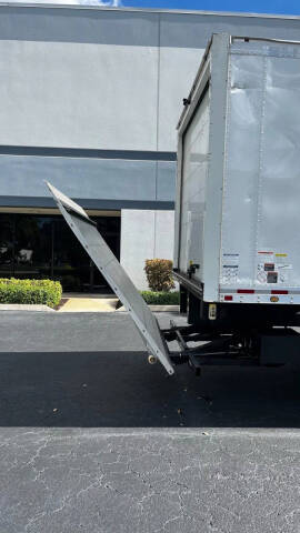 2018 Freightliner M2 106