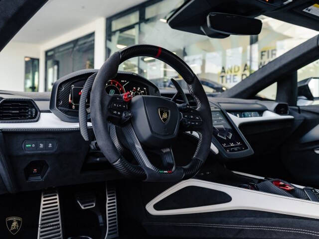 2024 Lamborghini Revuelto