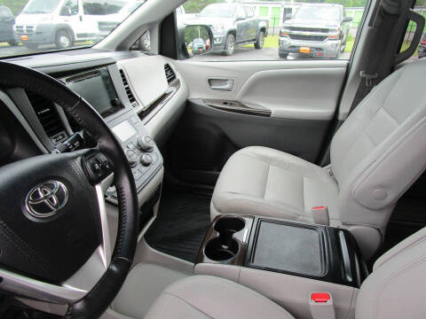 2017 Toyota Sienna XLE 7-Passenger