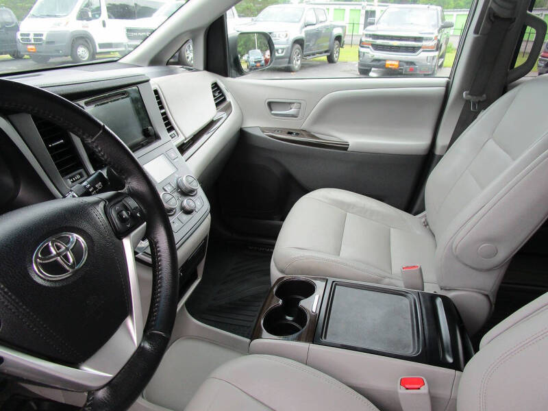 2017 Toyota Sienna XLE 7-Passenger