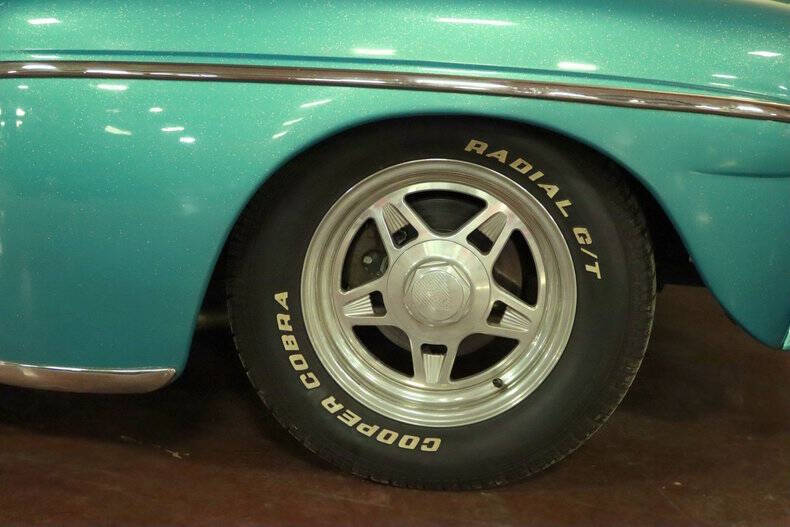 1948 Ford Super Deluxe