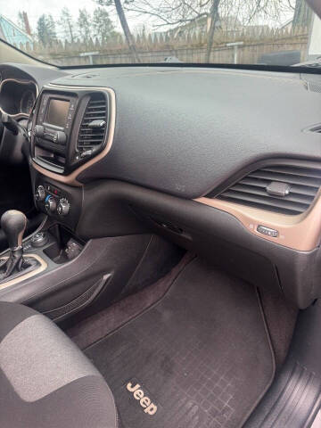 2017 Jeep Cherokee Sport