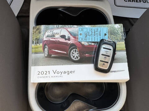 2021 Chrysler Voyager LX